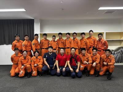 災害救助対策講義終了後の集合写真の模様